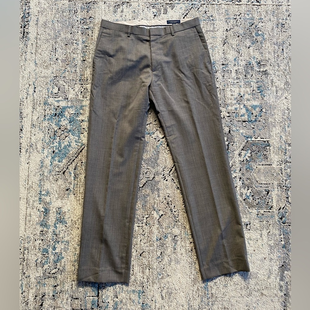 Banana Republic men’s tailored slim fit brown plaid pattern flat front pants
